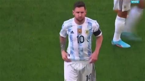 la verga de messi|Futbolistas con el Pene Afuera